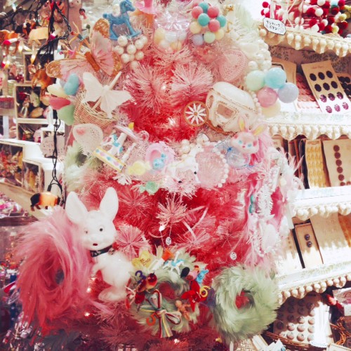 ピンクのデコレーション　クリスマスツリー