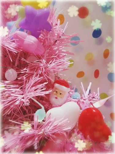 ピンククリスマスツリー　ヒカリエ　サンタ