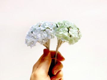 小花のブーケ　淡いブルーの造花　ヴィンテージDeco