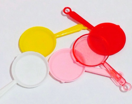 プラスチック製のフライパンのおもちゃ