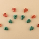 ブルーとクリアピンクの木の実ビーズセット