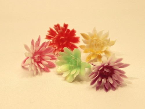 レトロなプラスチック*お花のアクセサリーをご紹介