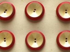 赤いリンゴのようなボタン アンティークイタリア 26mm ヴィンテージDeco