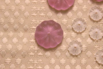 アンティーク フロスト ガラスビーズ ピンクのお花