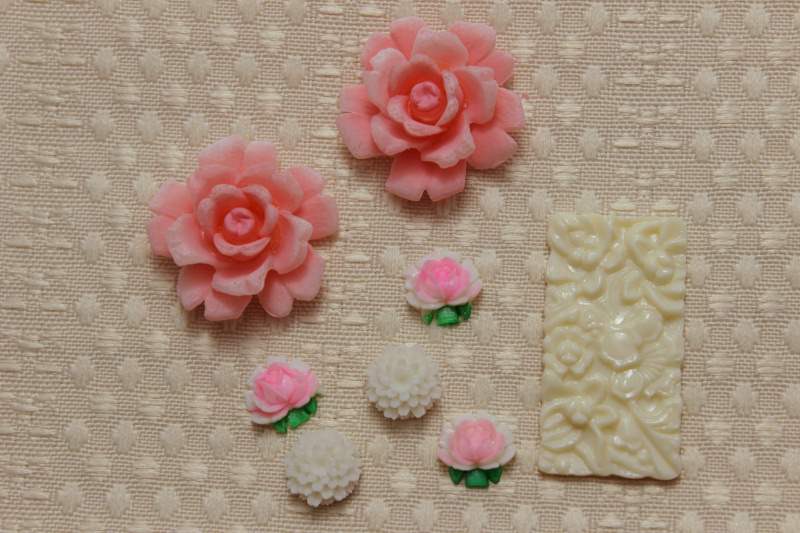 お花のカボションパーツ ピンクのバラと白いお花 ヴィンテージ