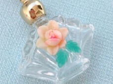 香水瓶のネックレス クリア 薔薇 ヴィンテージDeco