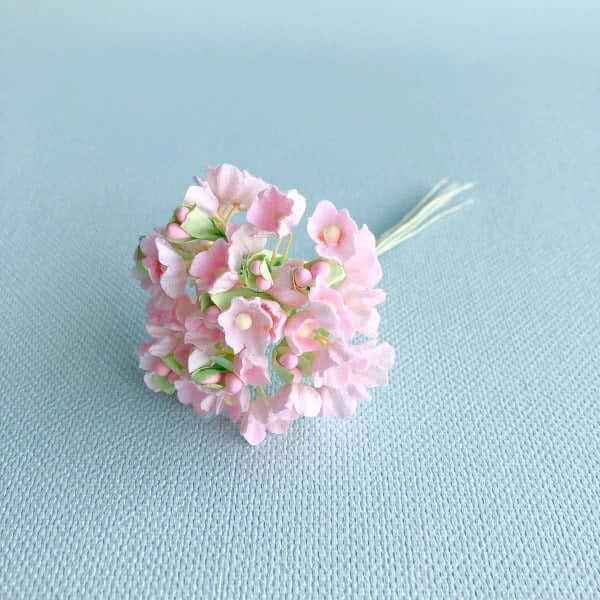 小花のブーケ 淡いピンクの造花