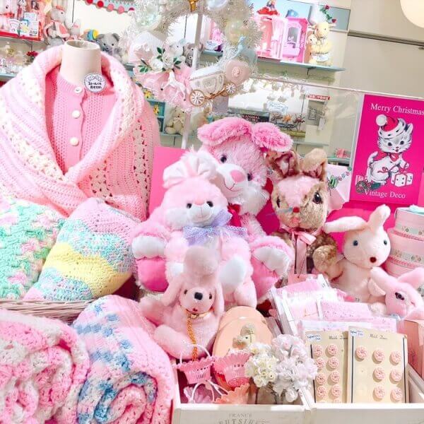ピンクのクリスマス かわいいアンティーク雑貨のご紹介 新宿店