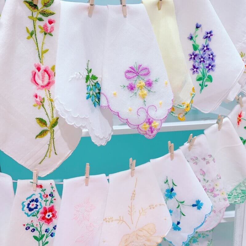 アンティークハンカチーフ＊花柄の刺繍＊USA・ヨーロッパ＊ヴィンテージDeco銀座店